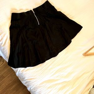 DIVIDED H&M Black Stretch Ponte Knit Hi-Waisted Zip-Up A-Line Skater Skirt